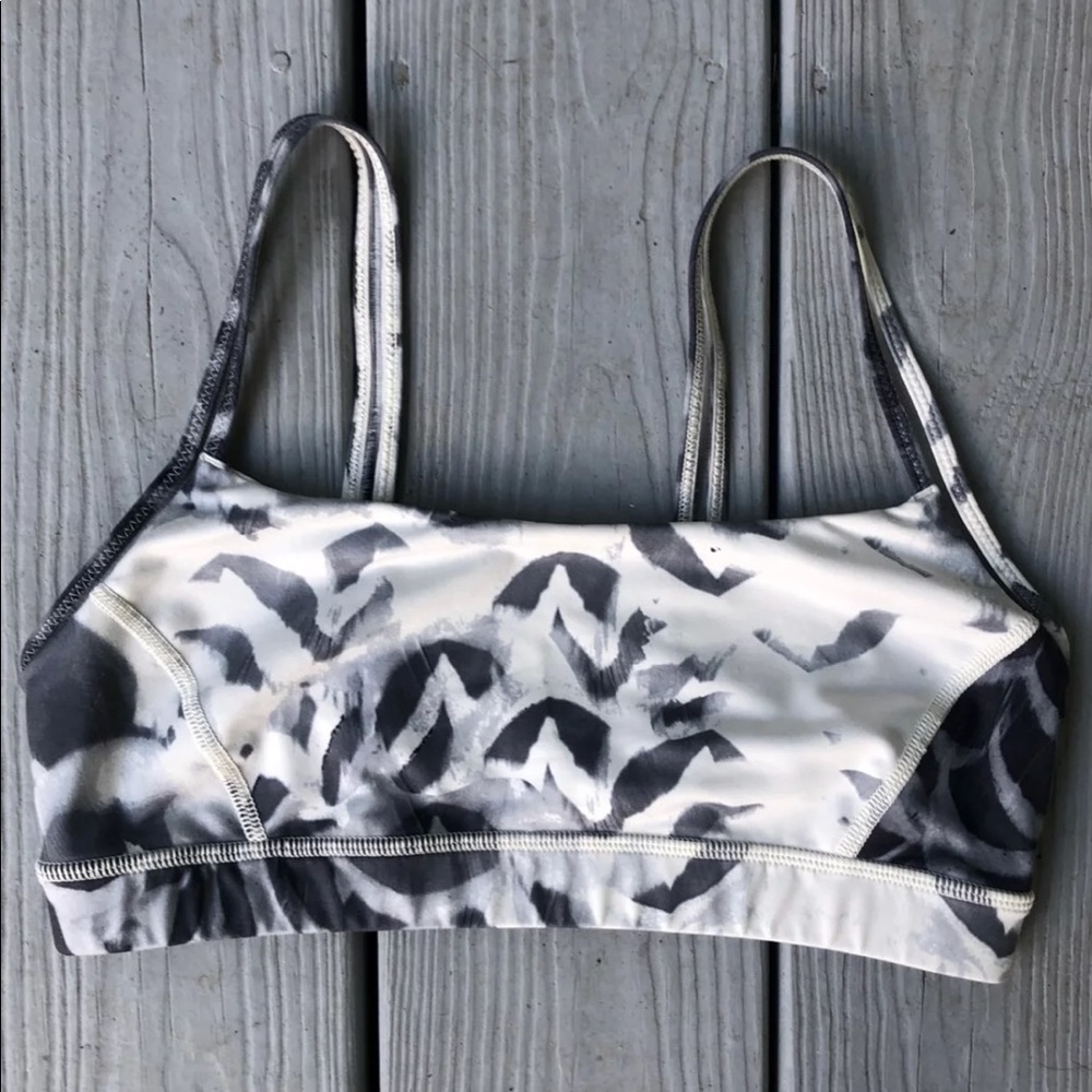 Lululemon sports bra